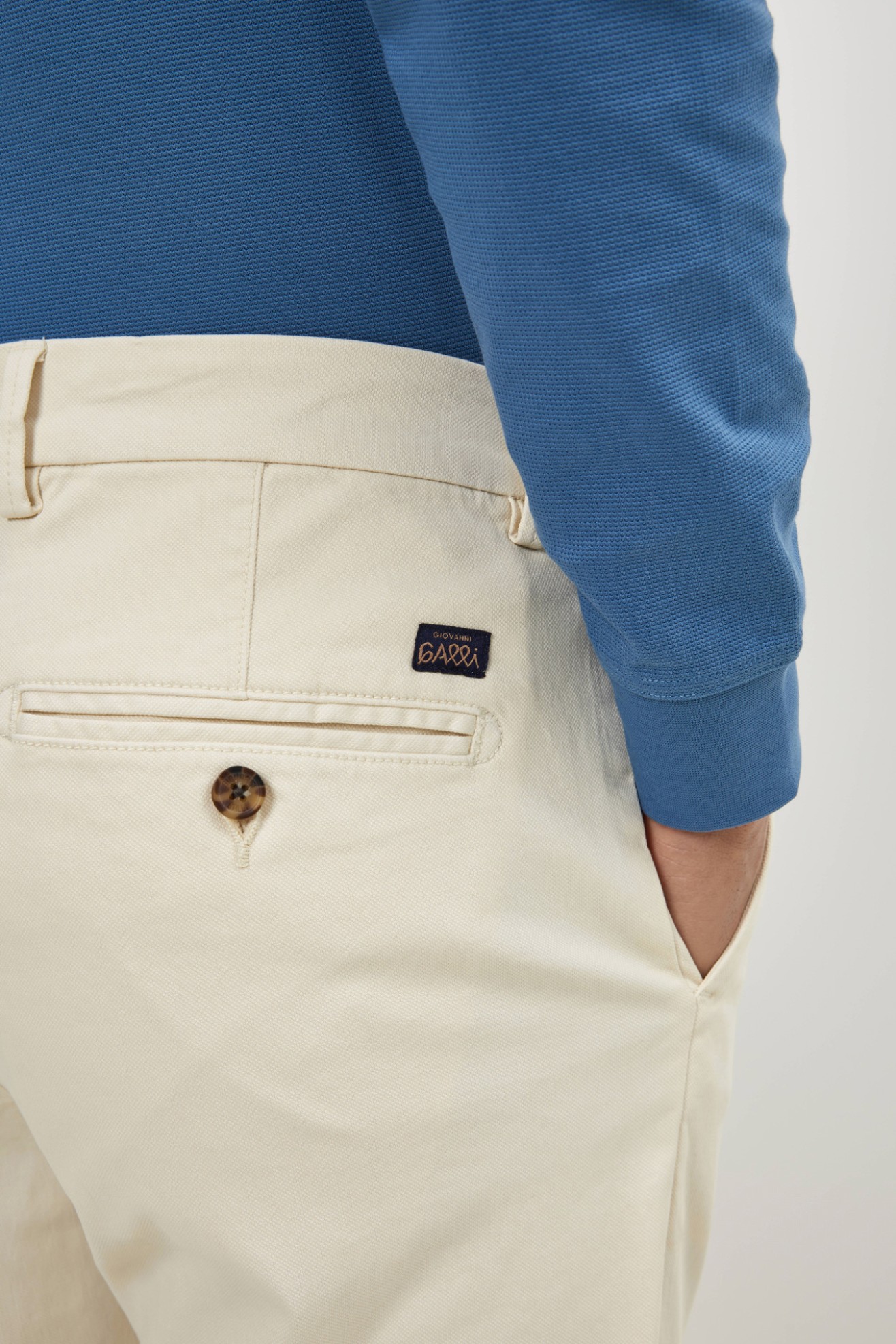 Cal�as chino com textura slim fit