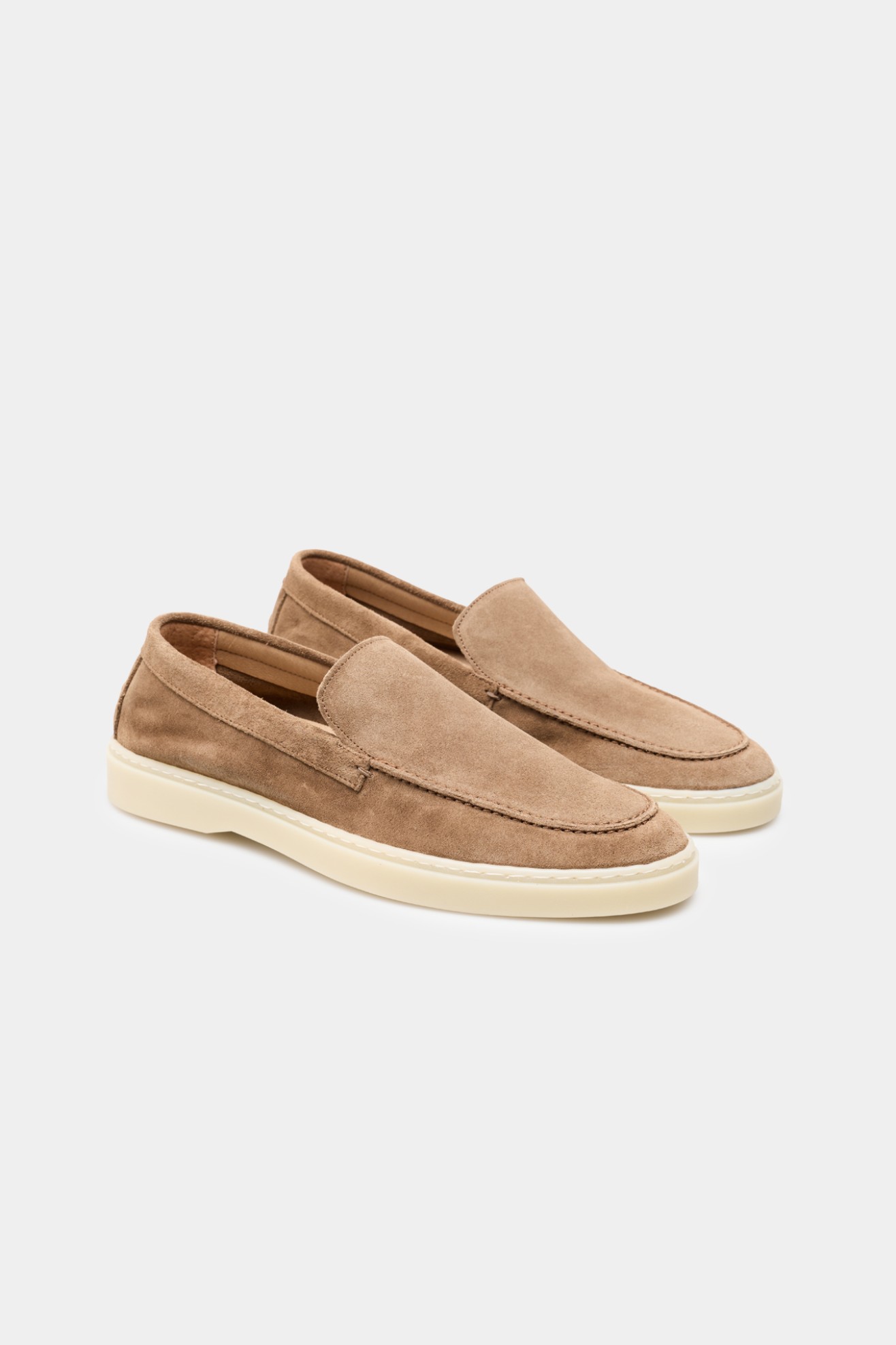 Mocassins em camur�a bege