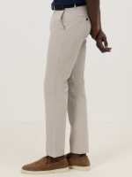 Cal�as chino slim fit em caqui