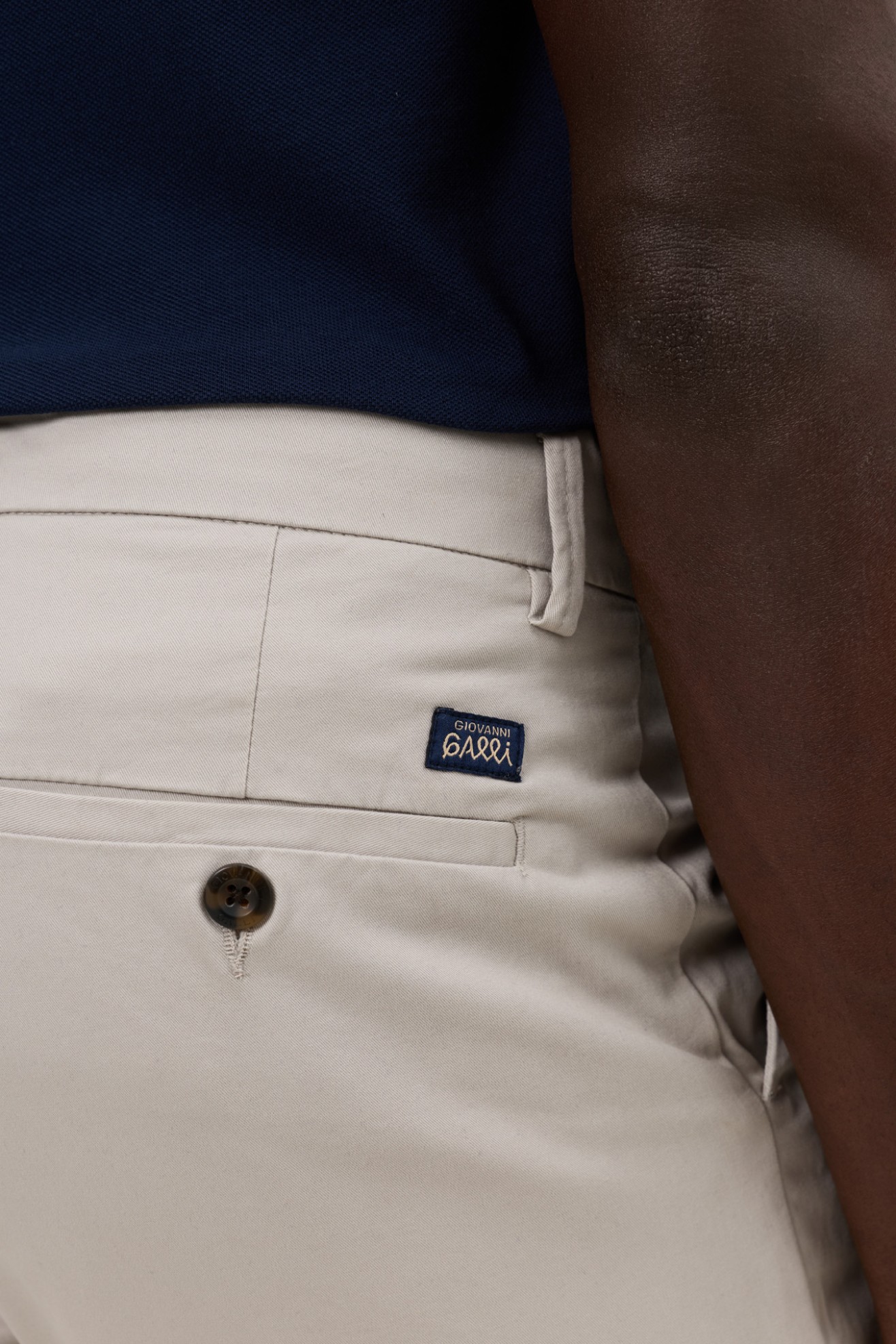 Cal�as chino slim fit em caqui