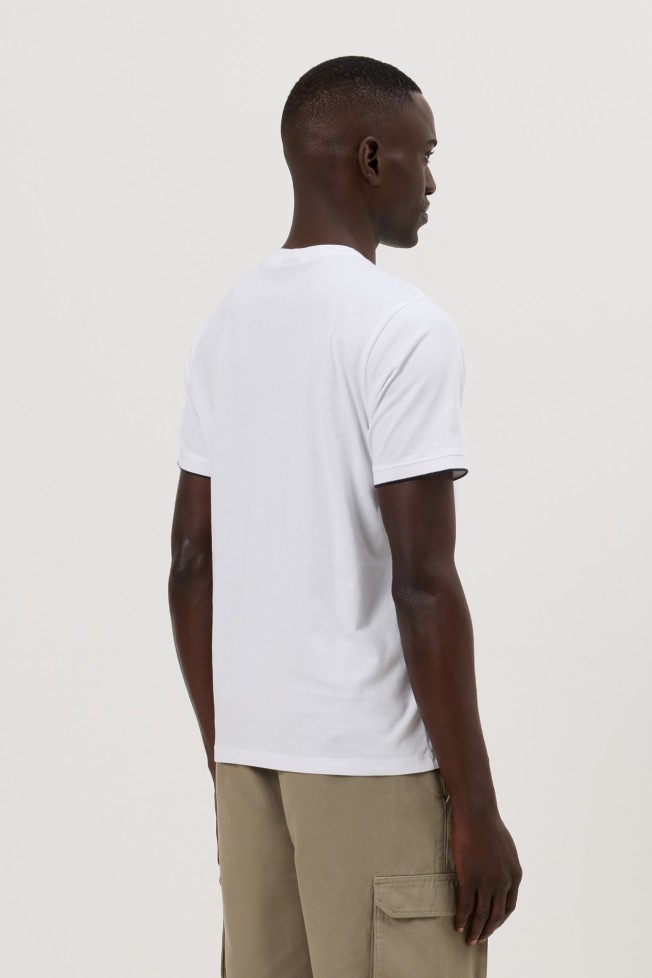 T-shirt 100% algodão com bolso T-shirt 100% algodão com bolso
