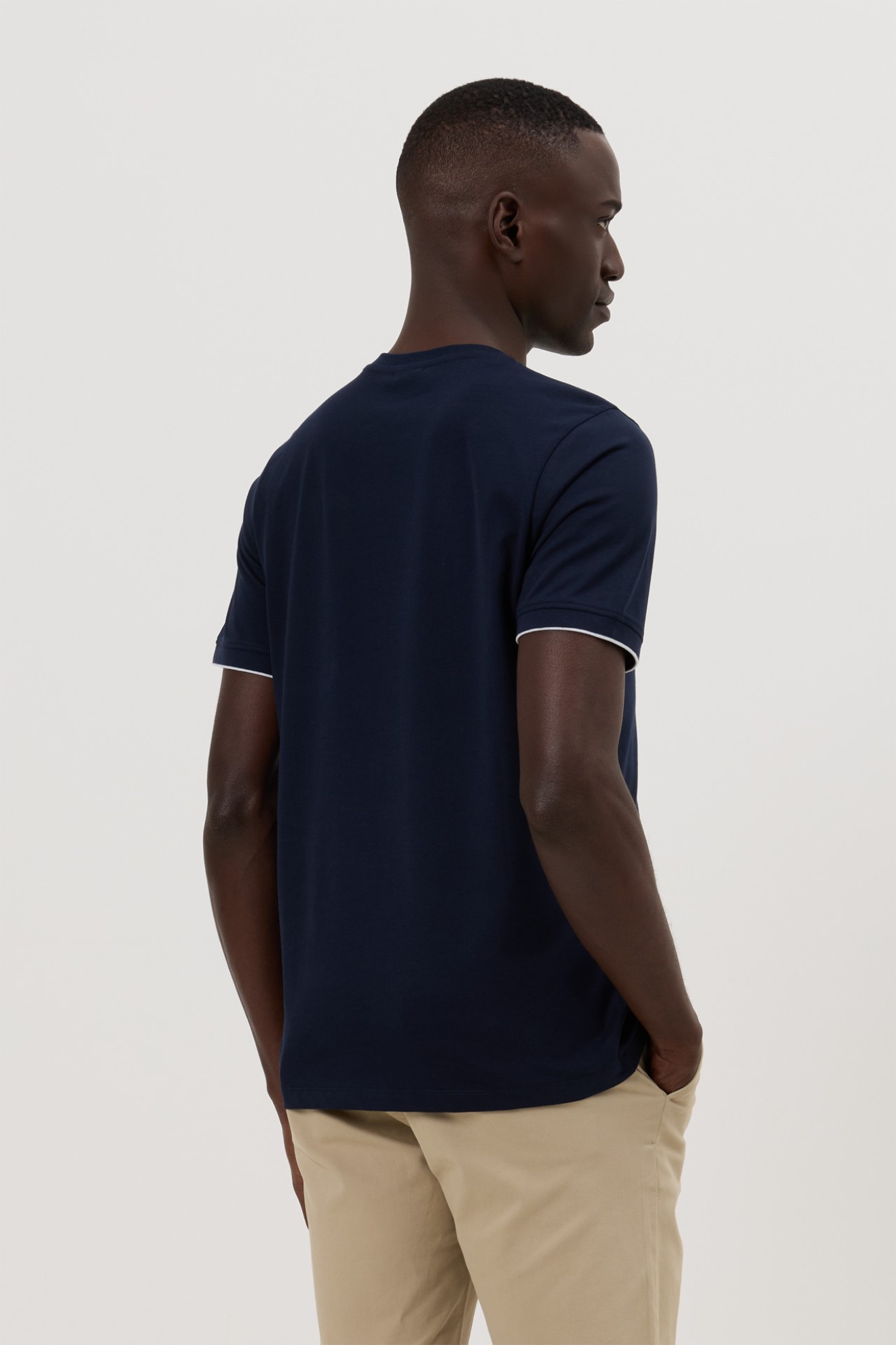 T-shirt 100% algod�o com bolso
