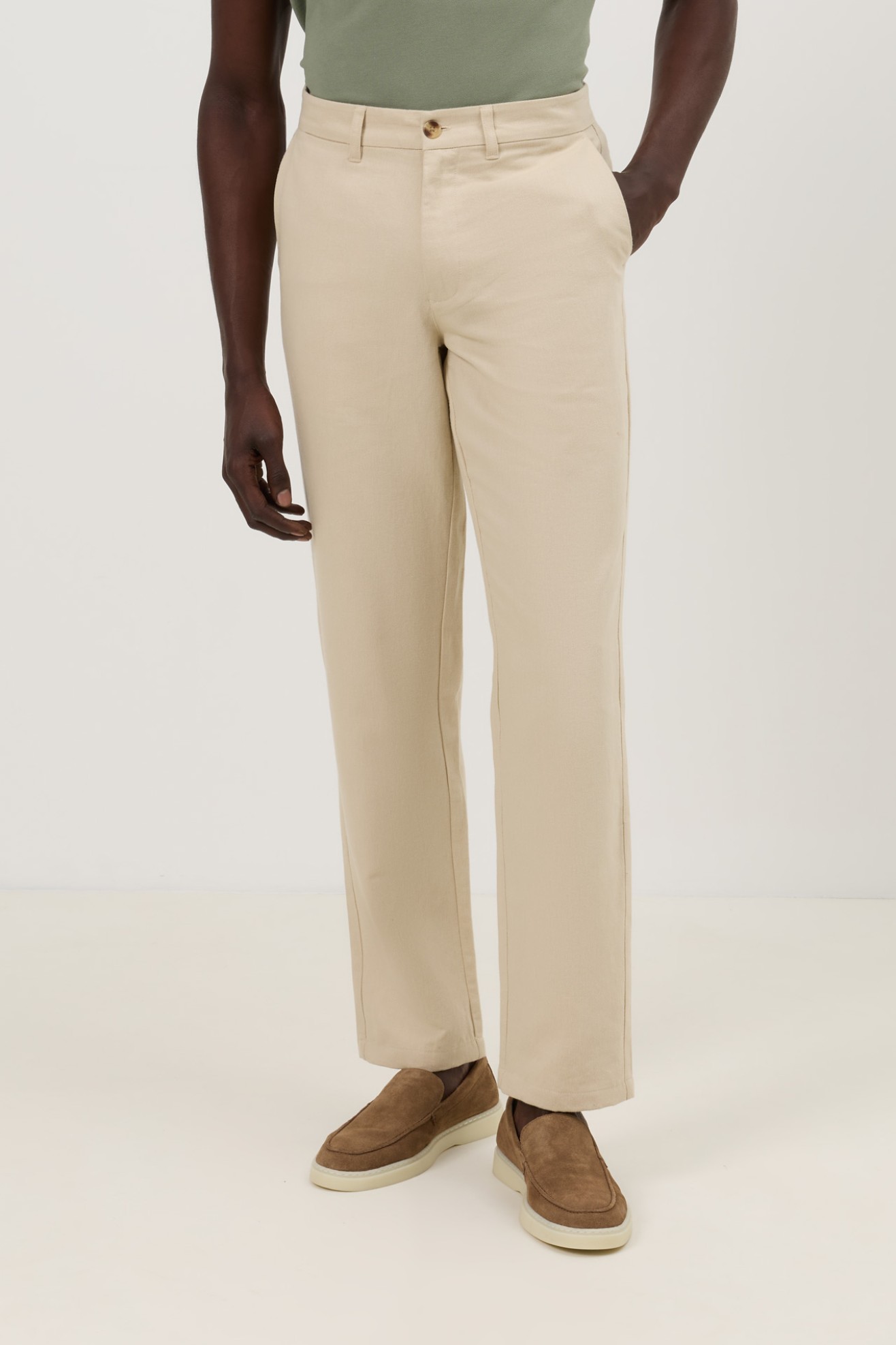 Cal�as chino regular fit em linho e algod�o