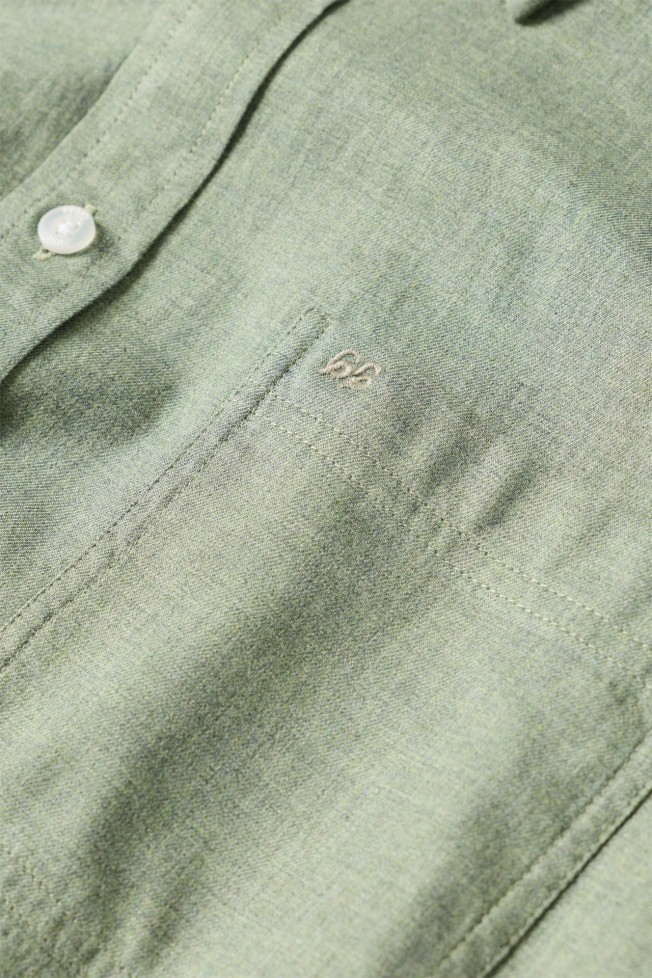Camisa de algodón de corte regular caqui Camisa de algodón de corte regular caqui