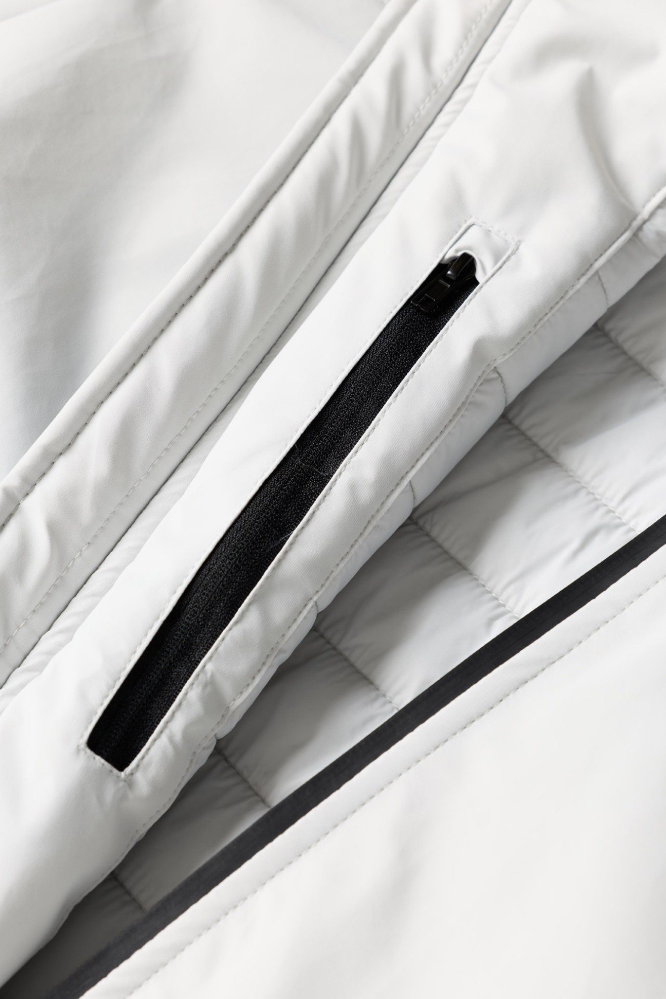 Blus�o t�cnico respir�vel resistente � chuva