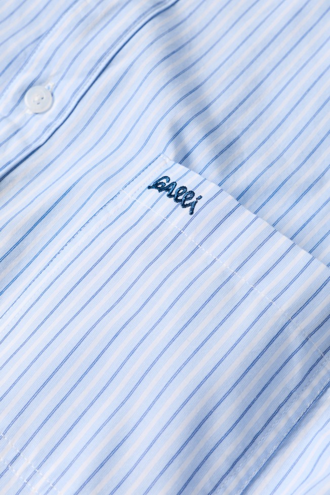 Camisa regular fit às riscas Camisa regular fit às riscas