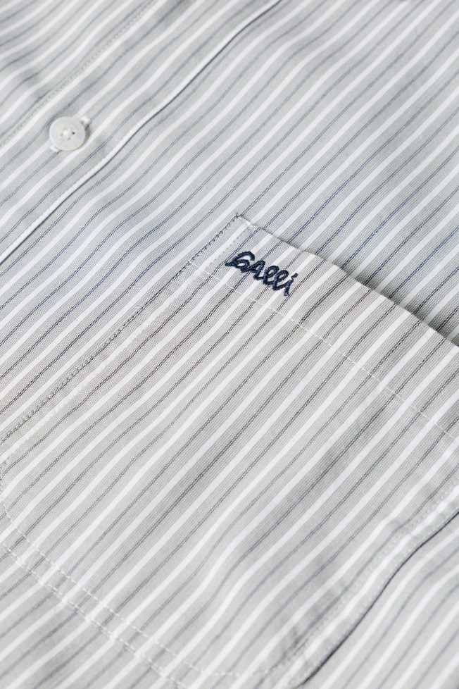 Camisa regular fit às riscas Camisa regular fit às riscas