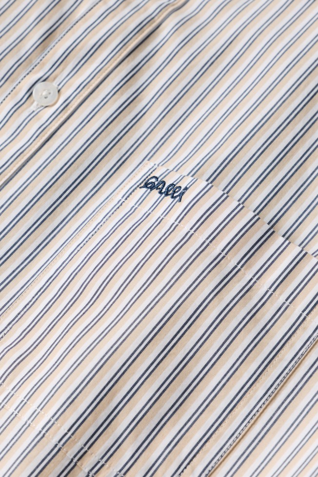 Camisa regular fit às riscas Camisa regular fit às riscas