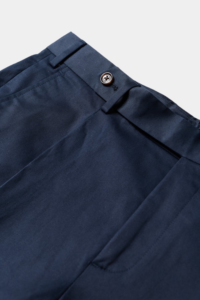 Calças chino regular fit em azul-marinho Calças chino regular fit em azul-marinho