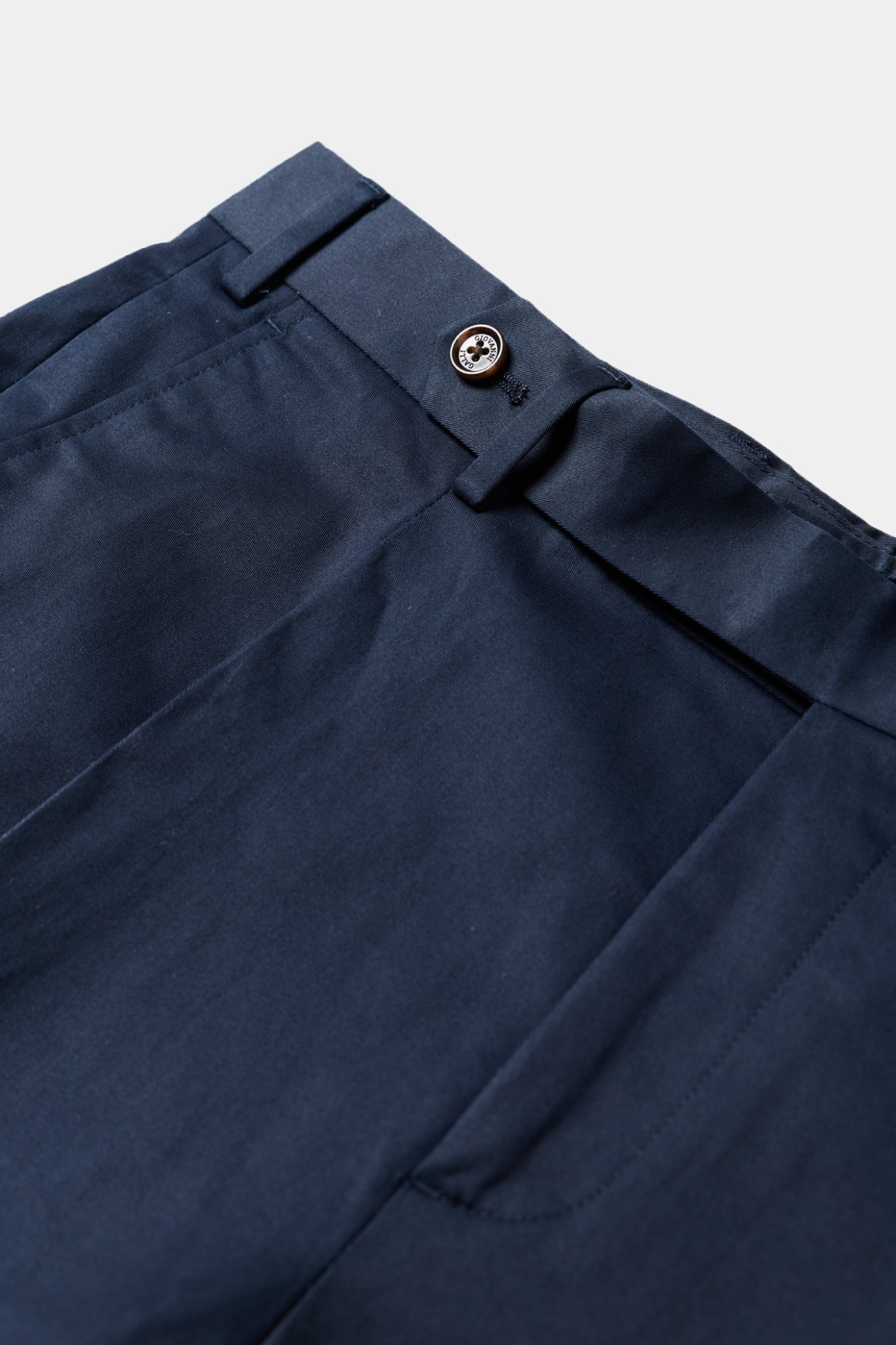 Cal�as chino regular fit em azul-marinho