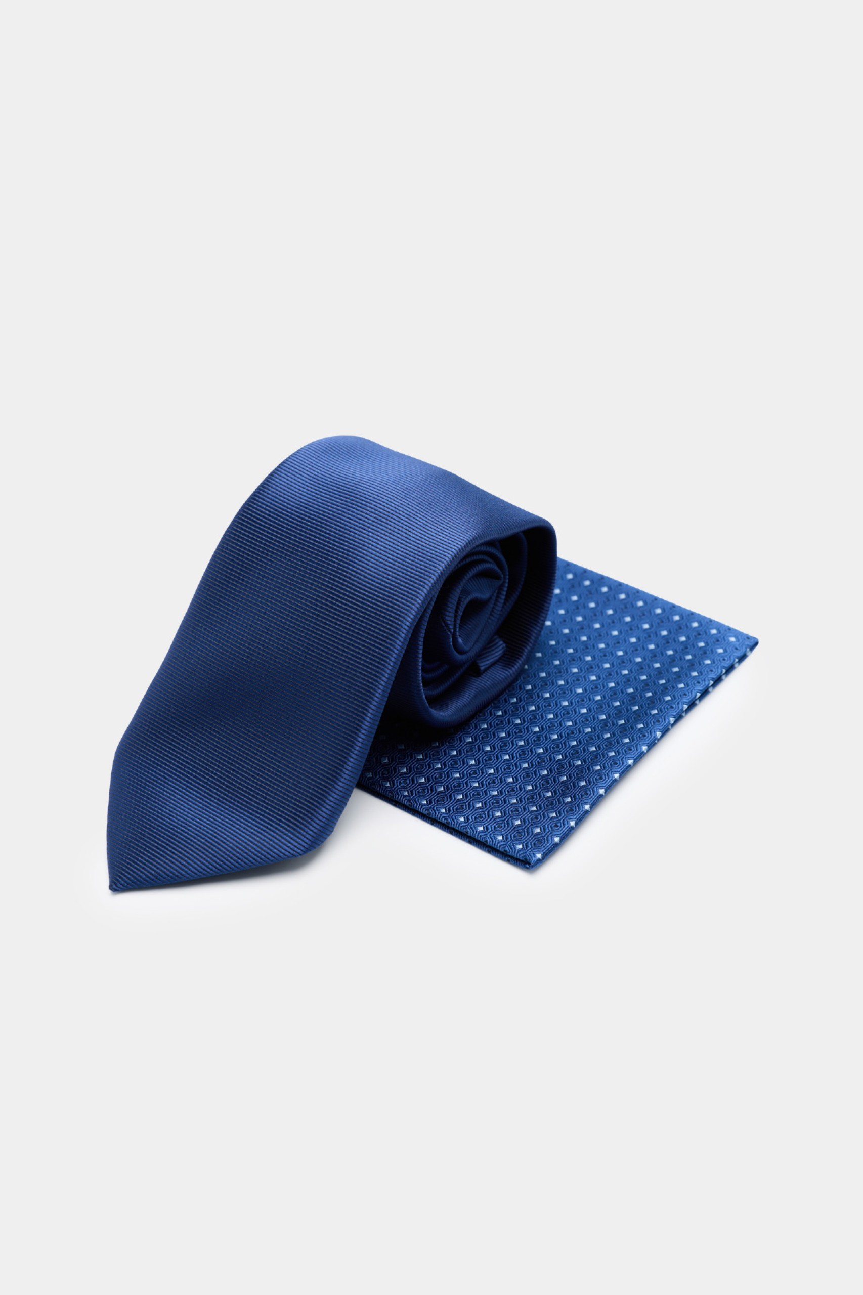 Juego de pañuelo y corbata