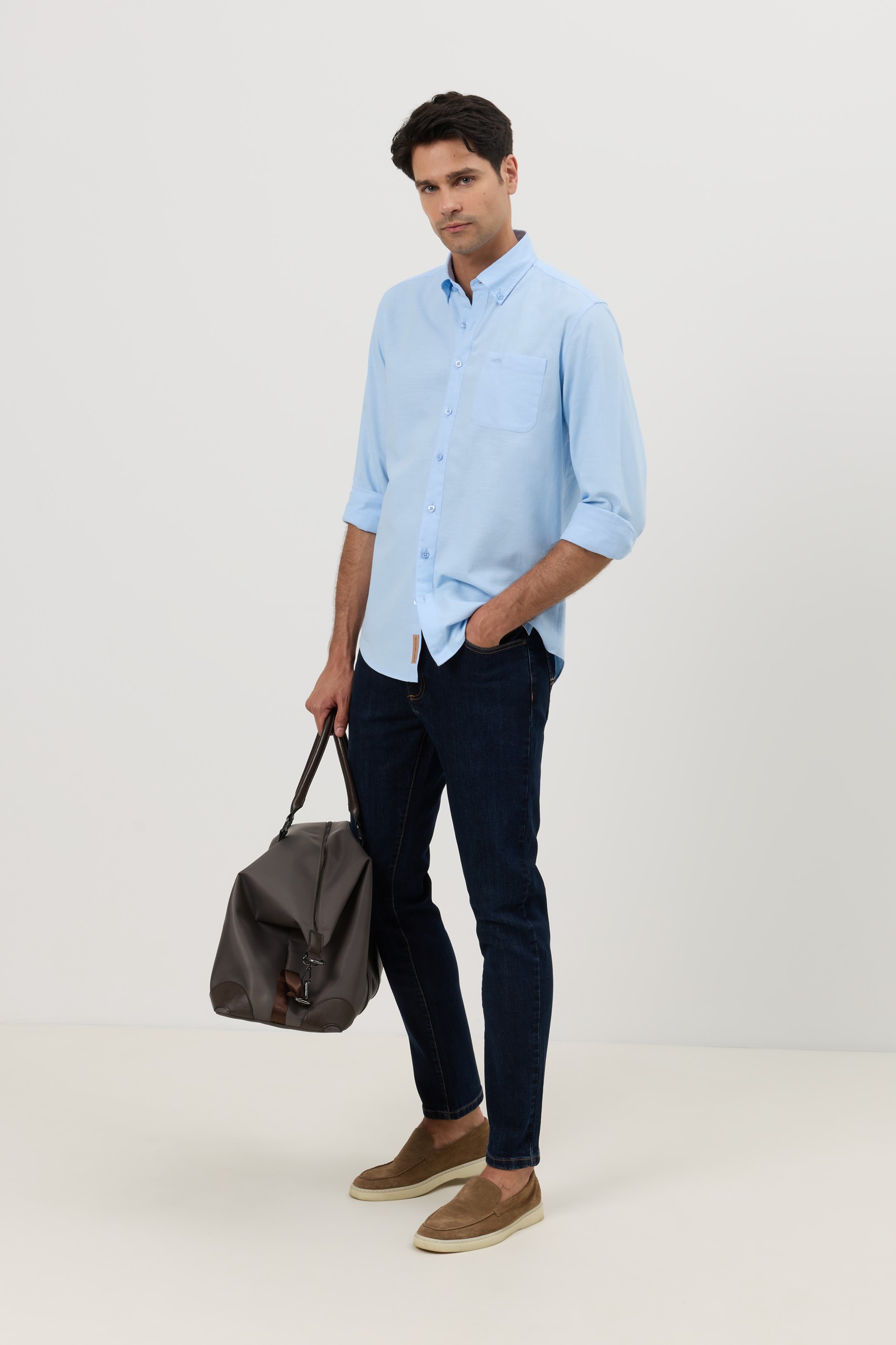 Camisa de corte regular en lino y algodón