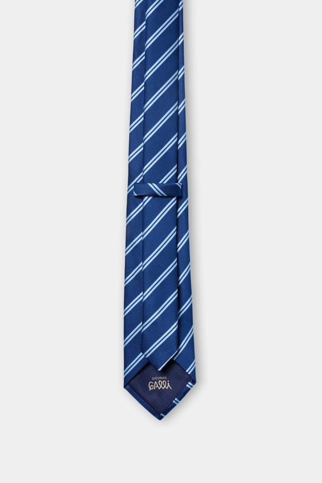 Gravata �s riscas em azul