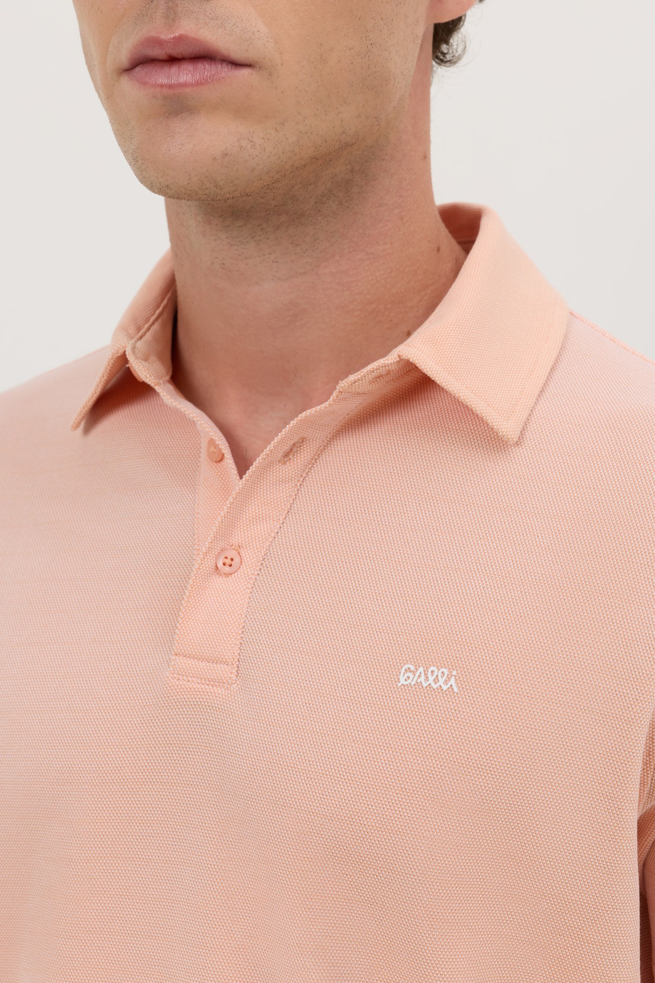 Polo bicolor em malha piqu�