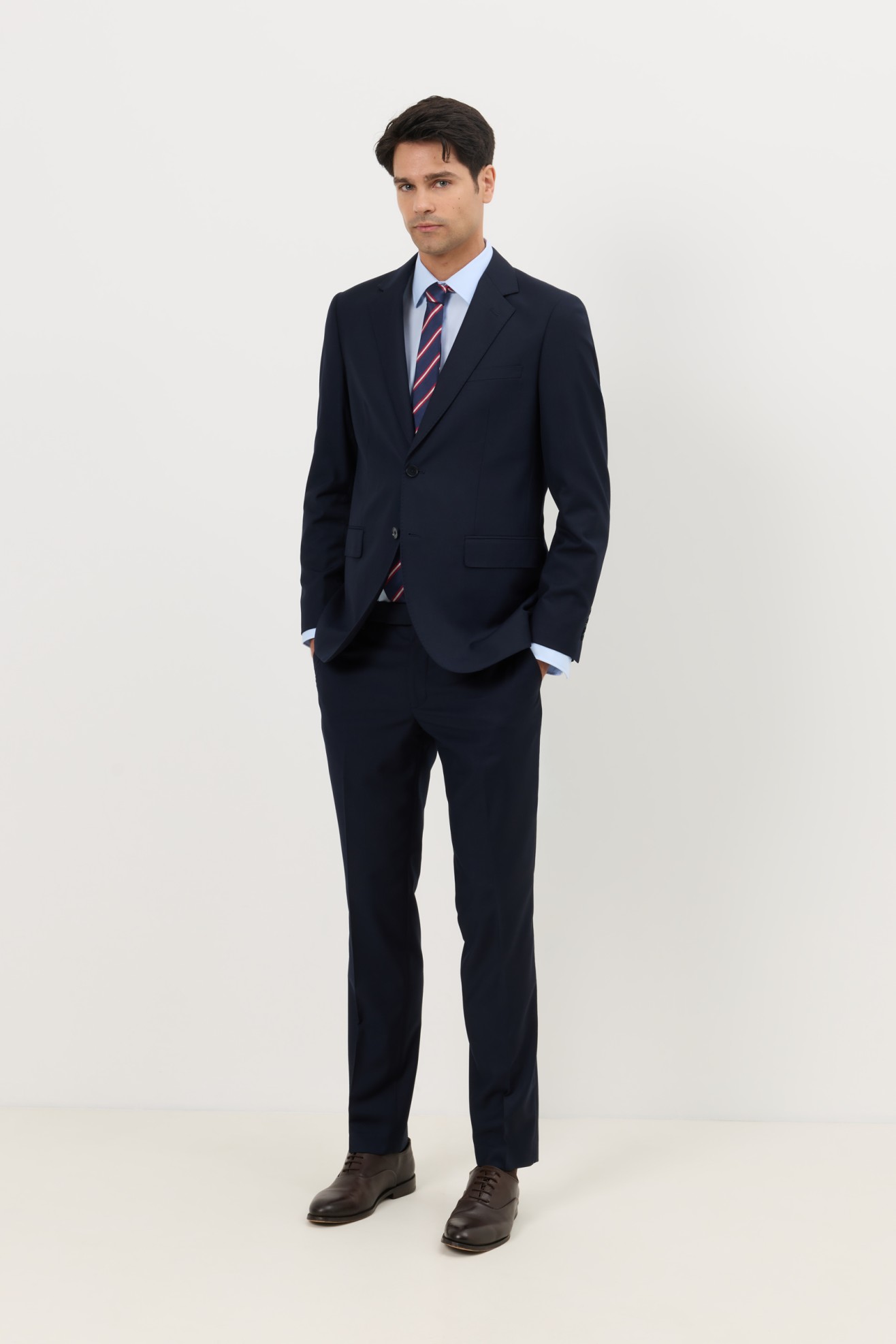 Fato cl�ssico slim fit em azul-marinho
