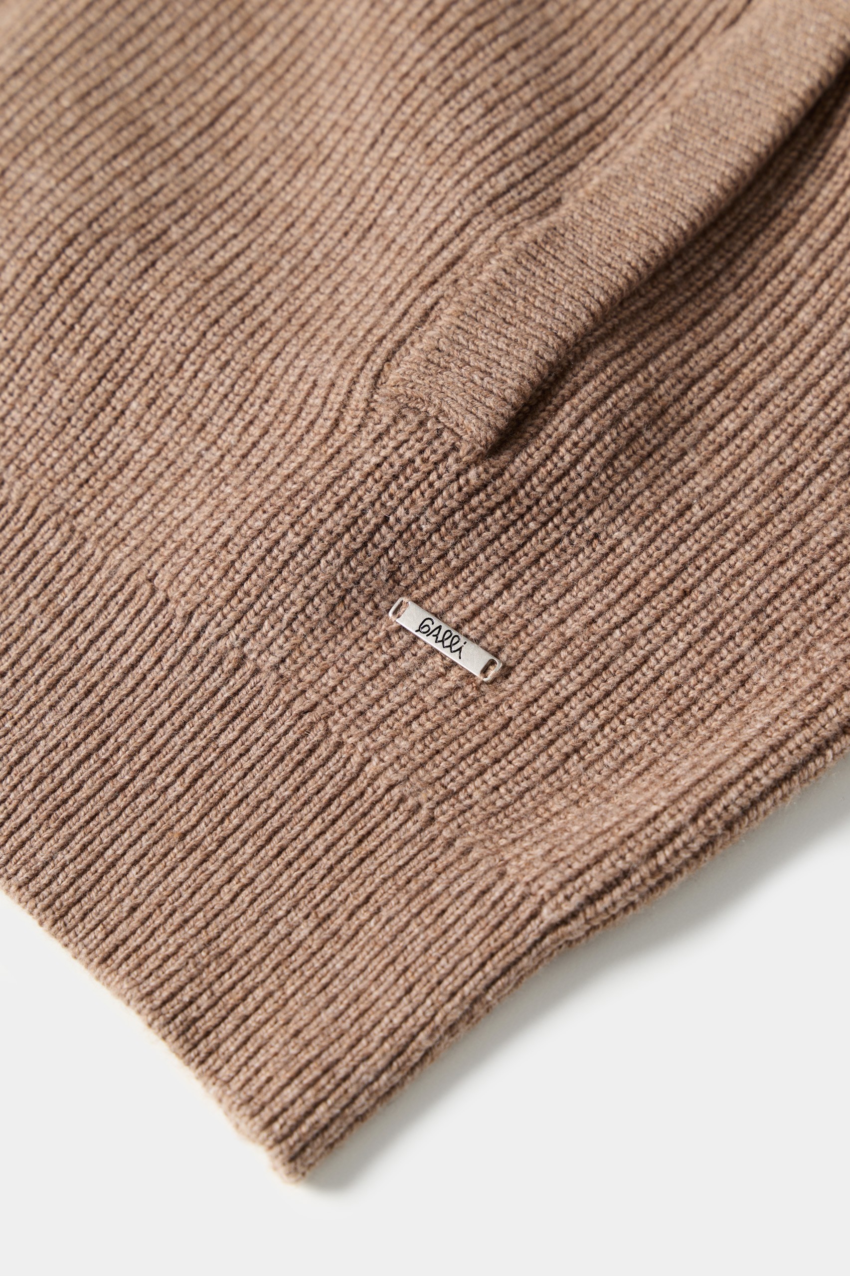 Chaqueta de punto marrón con lana
