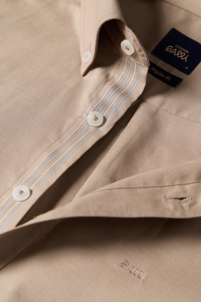 Camisa Oxford regular fit em bege