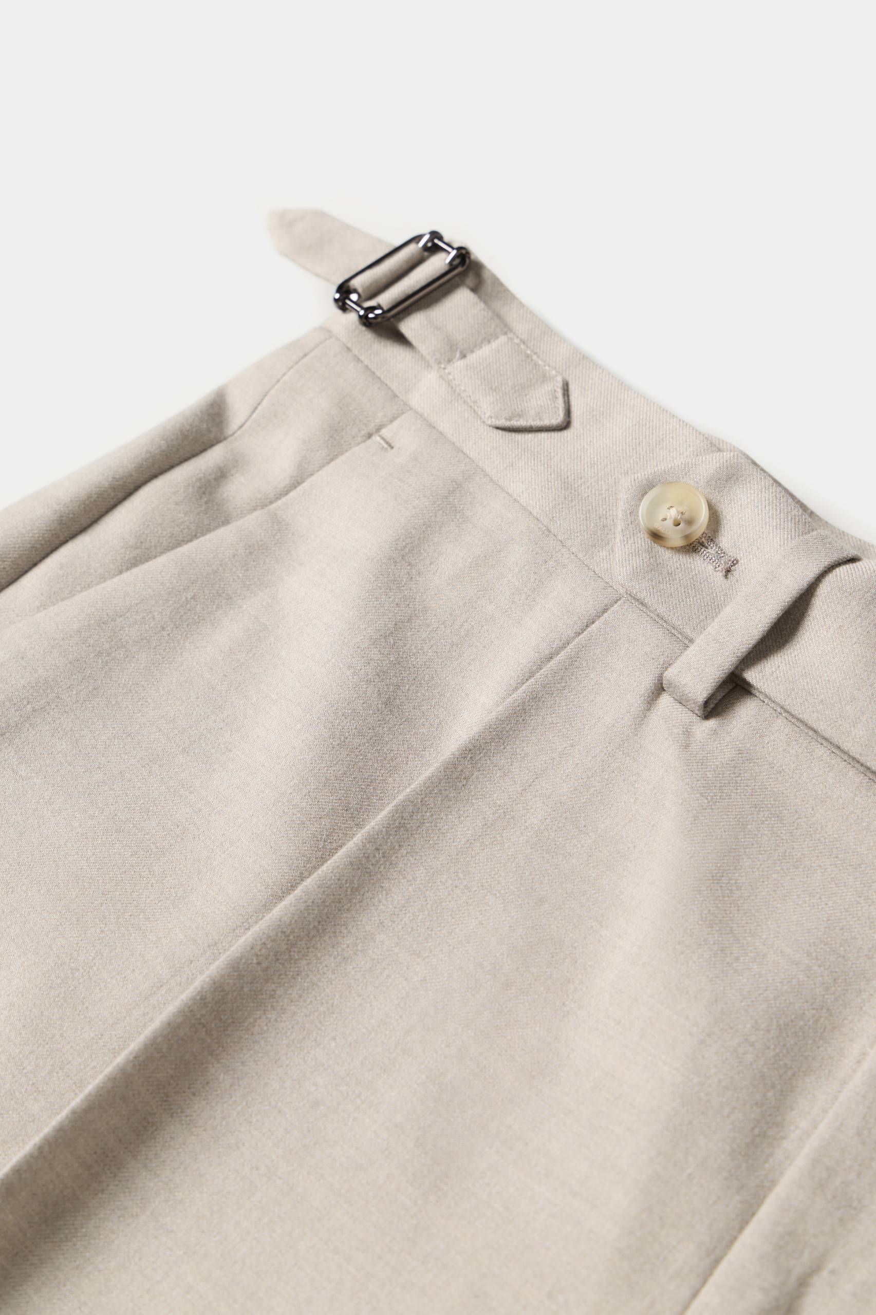Pantalones plisados de corte sastre