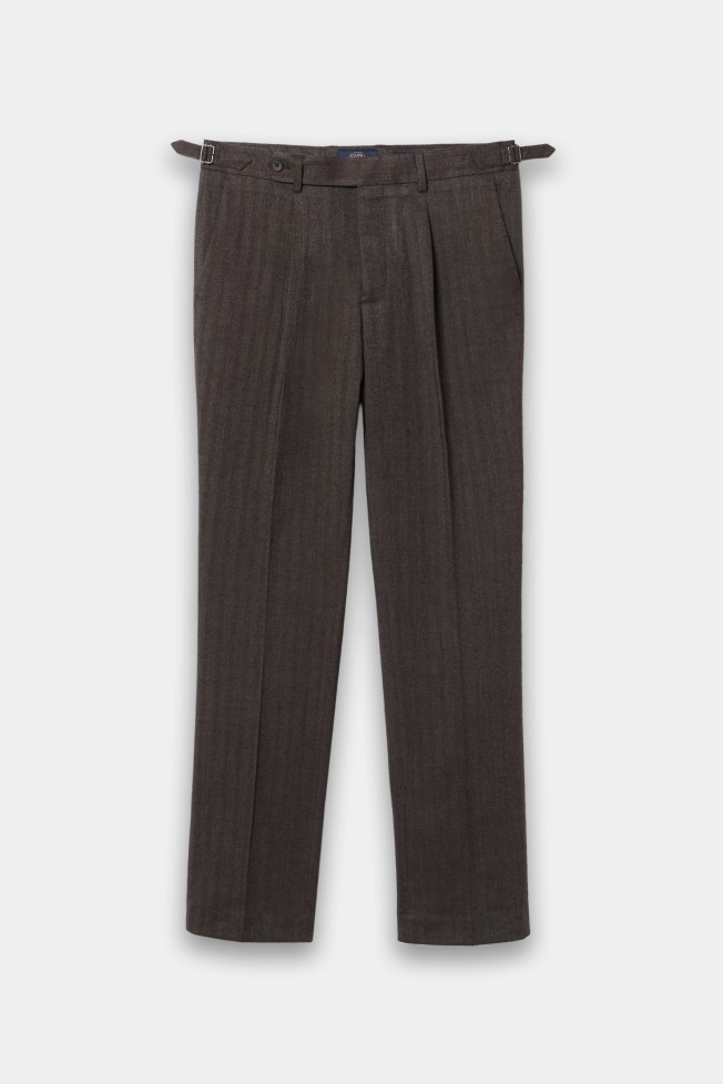 Cal�as chino tailored em castanho