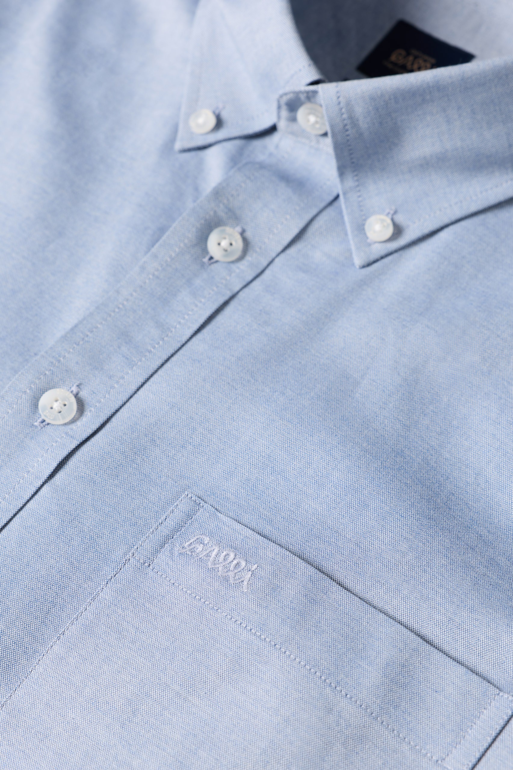 Camisa azul de manga larga