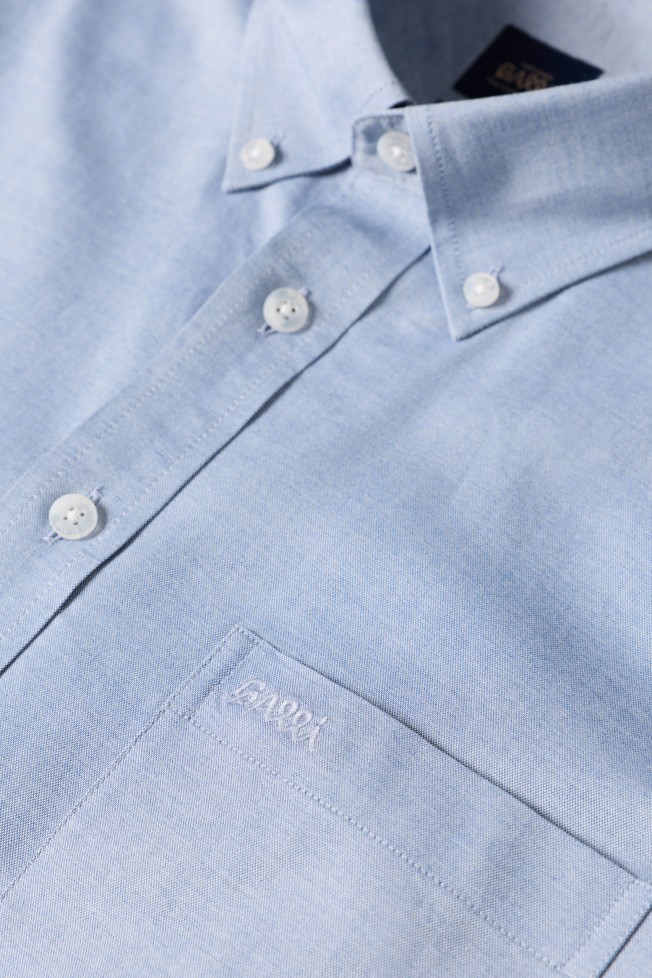 Camisa azul de manga comprida