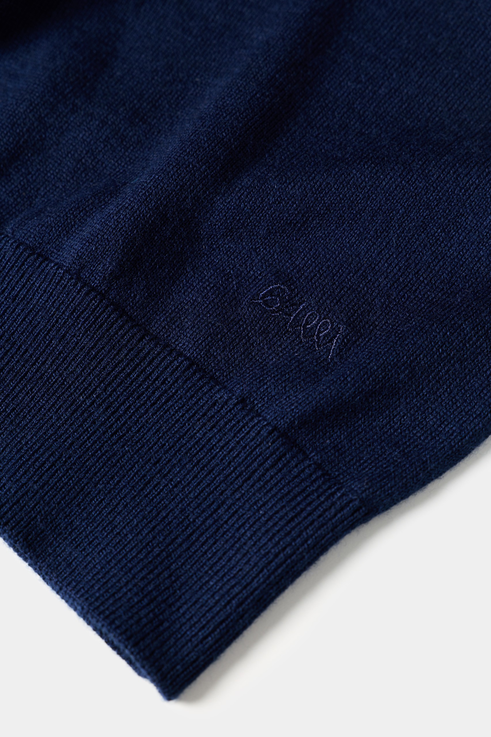 Jersey de cuello alto azul marino