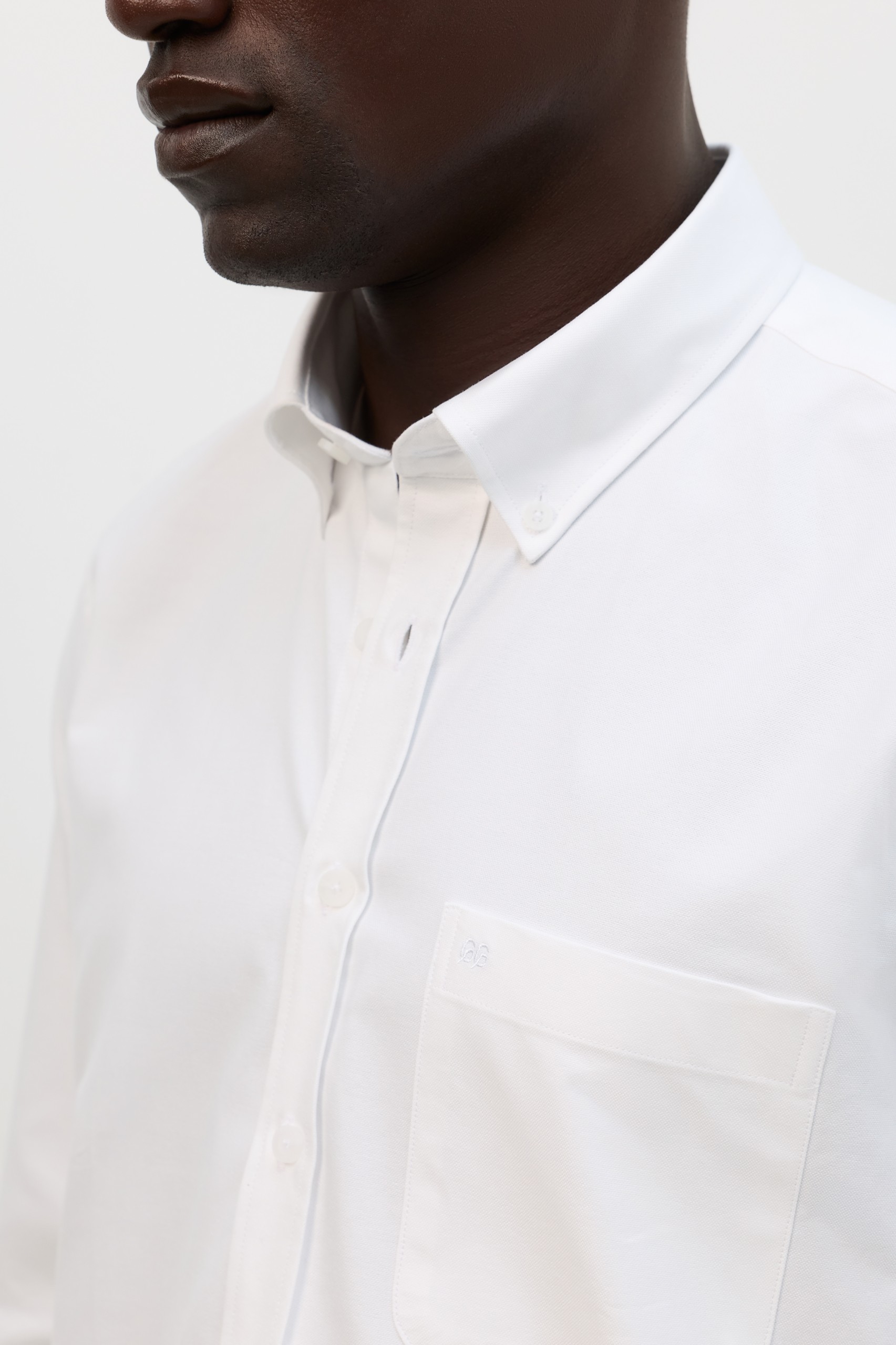 Camisa Oxford de corte regular en blanco