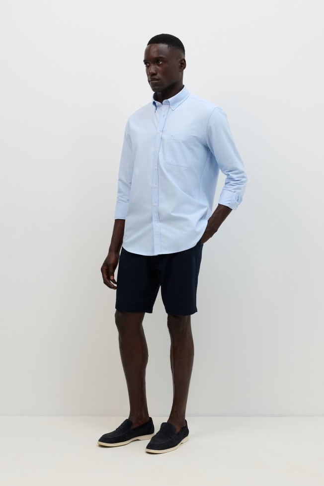 Camisa oxford regular fit em azul Camisa oxford regular fit em azul