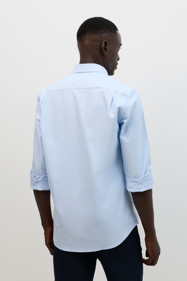 Camisa oxford regular fit em azul Camisa oxford regular fit em azul