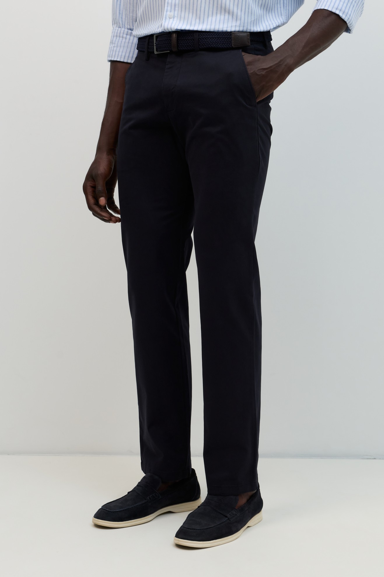 Cal�as chino regular fit em azul-marinho