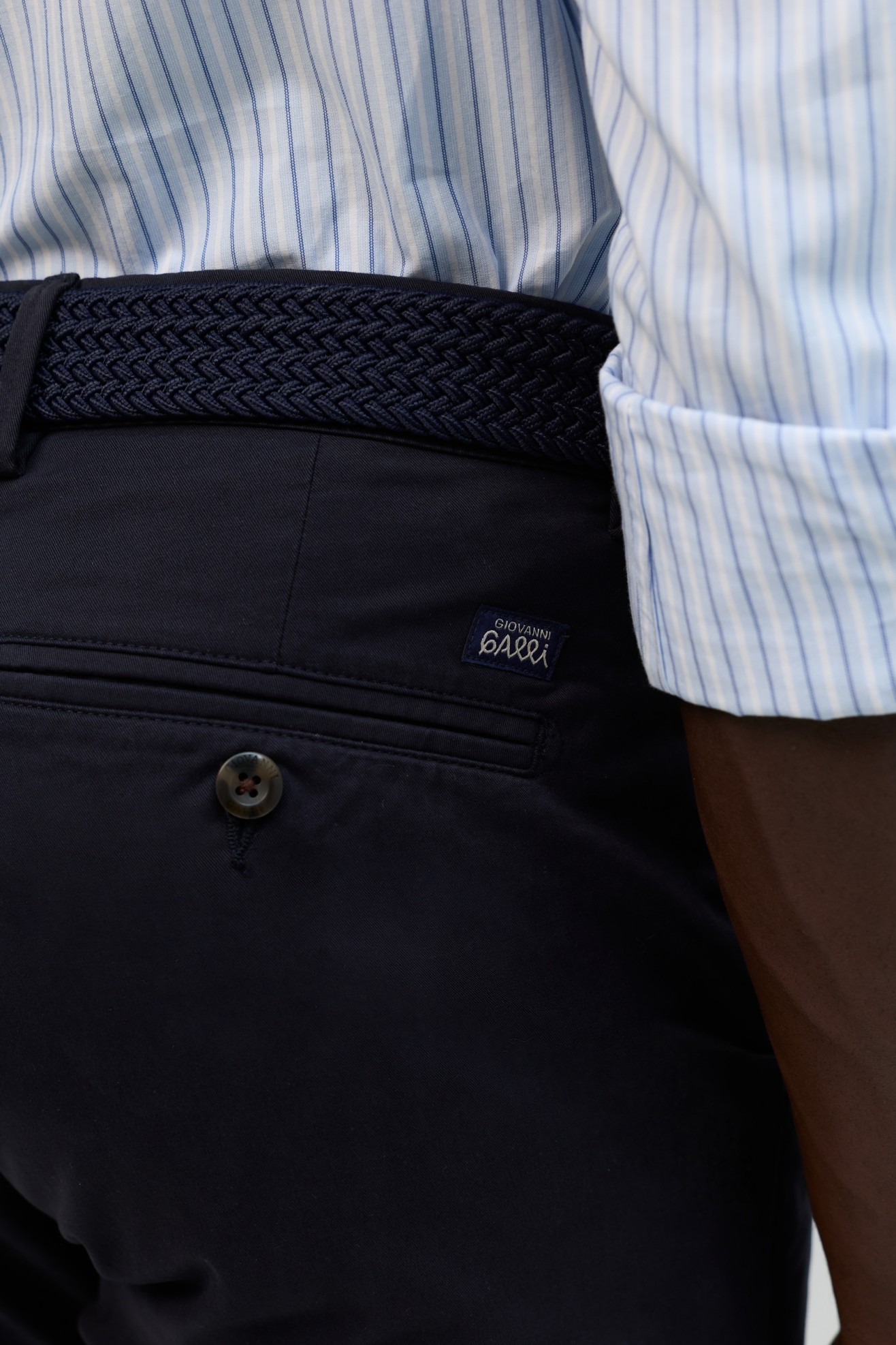 Cal�as chino regular fit em azul-marinho