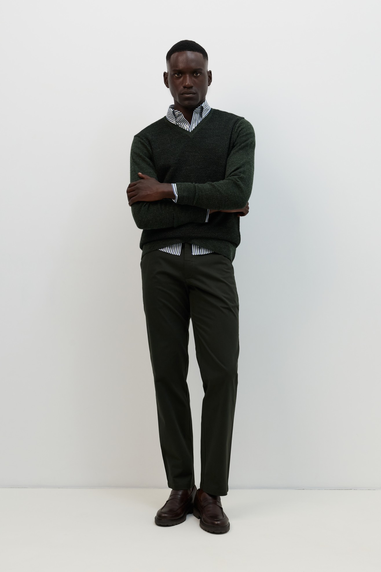 Cal�as chino regular fit em verde