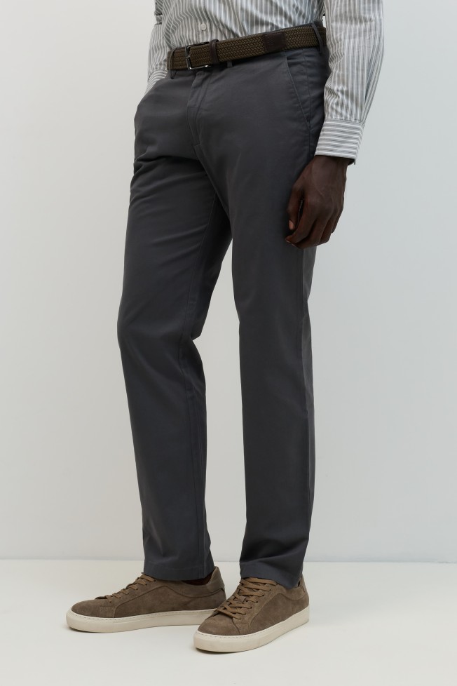 Cal�as chino regular fit cinzentas