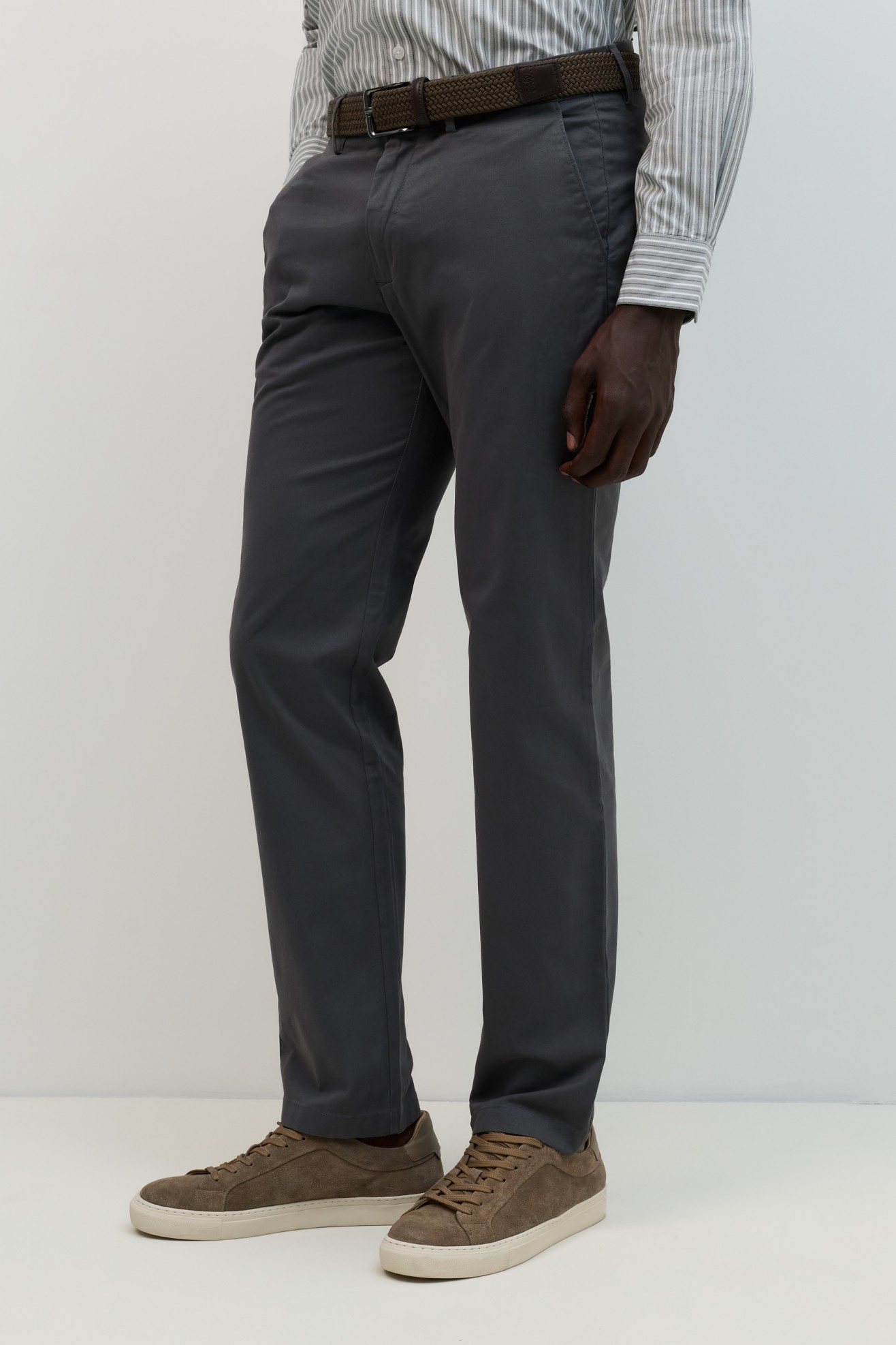 Cal�as chino regular fit cinzentas