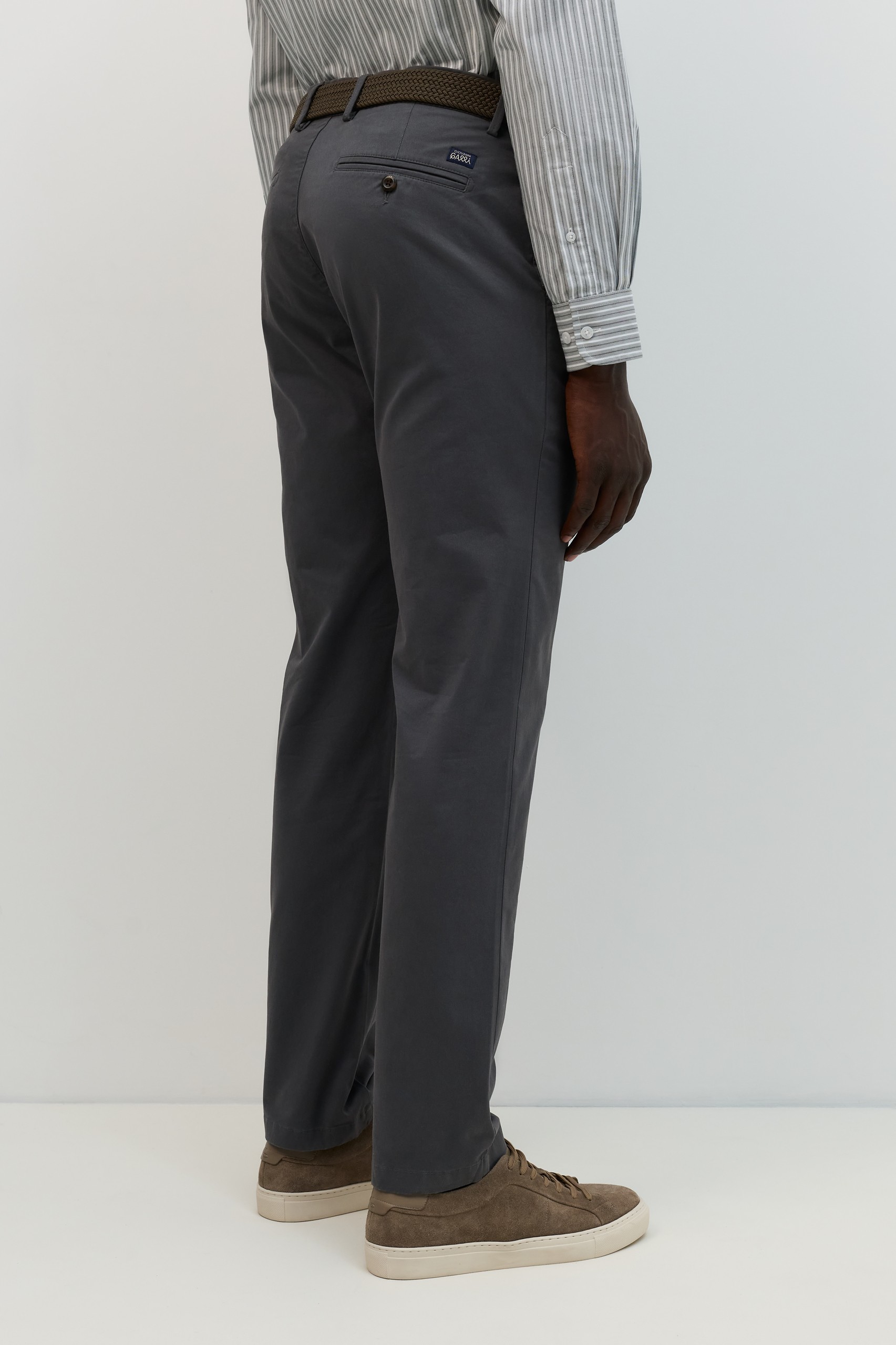Pantalones chinos grises de corte regular