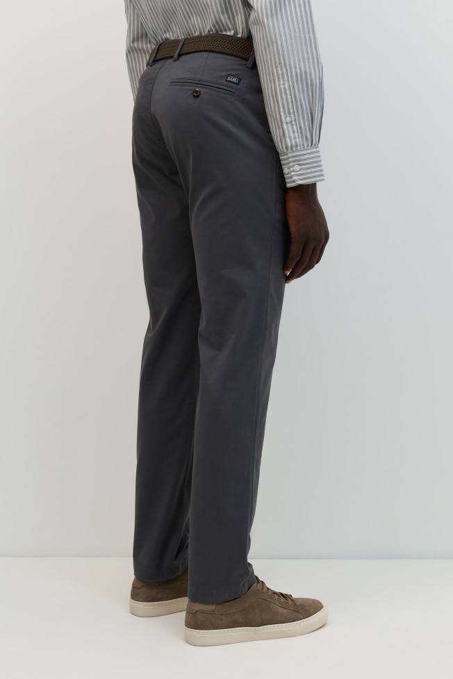 Cal�as chino regular fit cinzentas