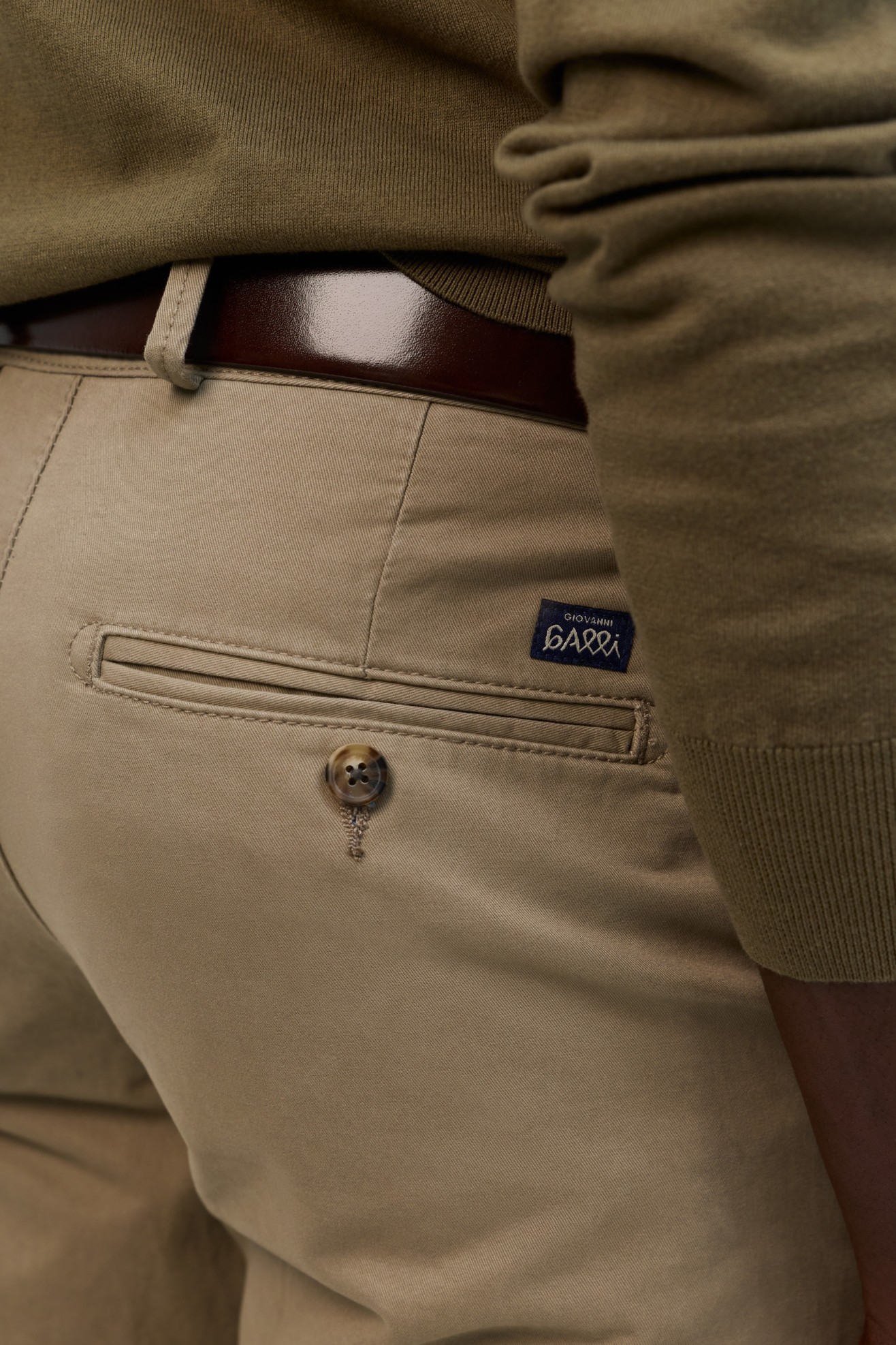 Cal�as chino em castanho-claro regular fit