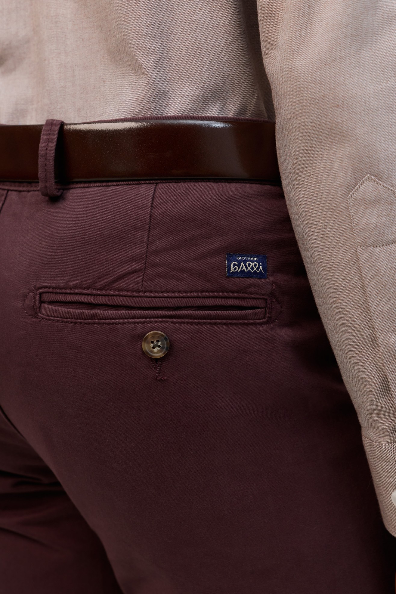 Cal�as chino em vinho regular fit