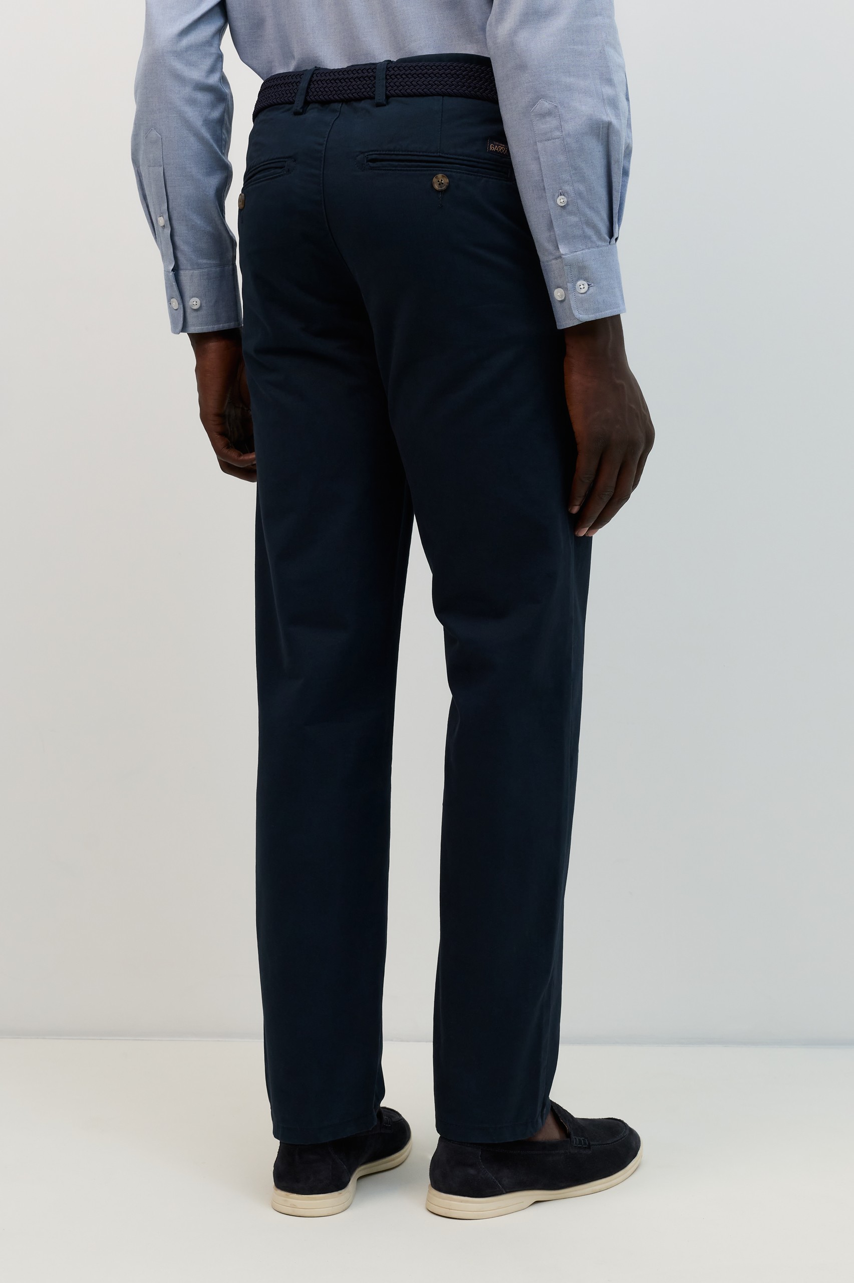 Pantalones chinos de corte regular en azul marino