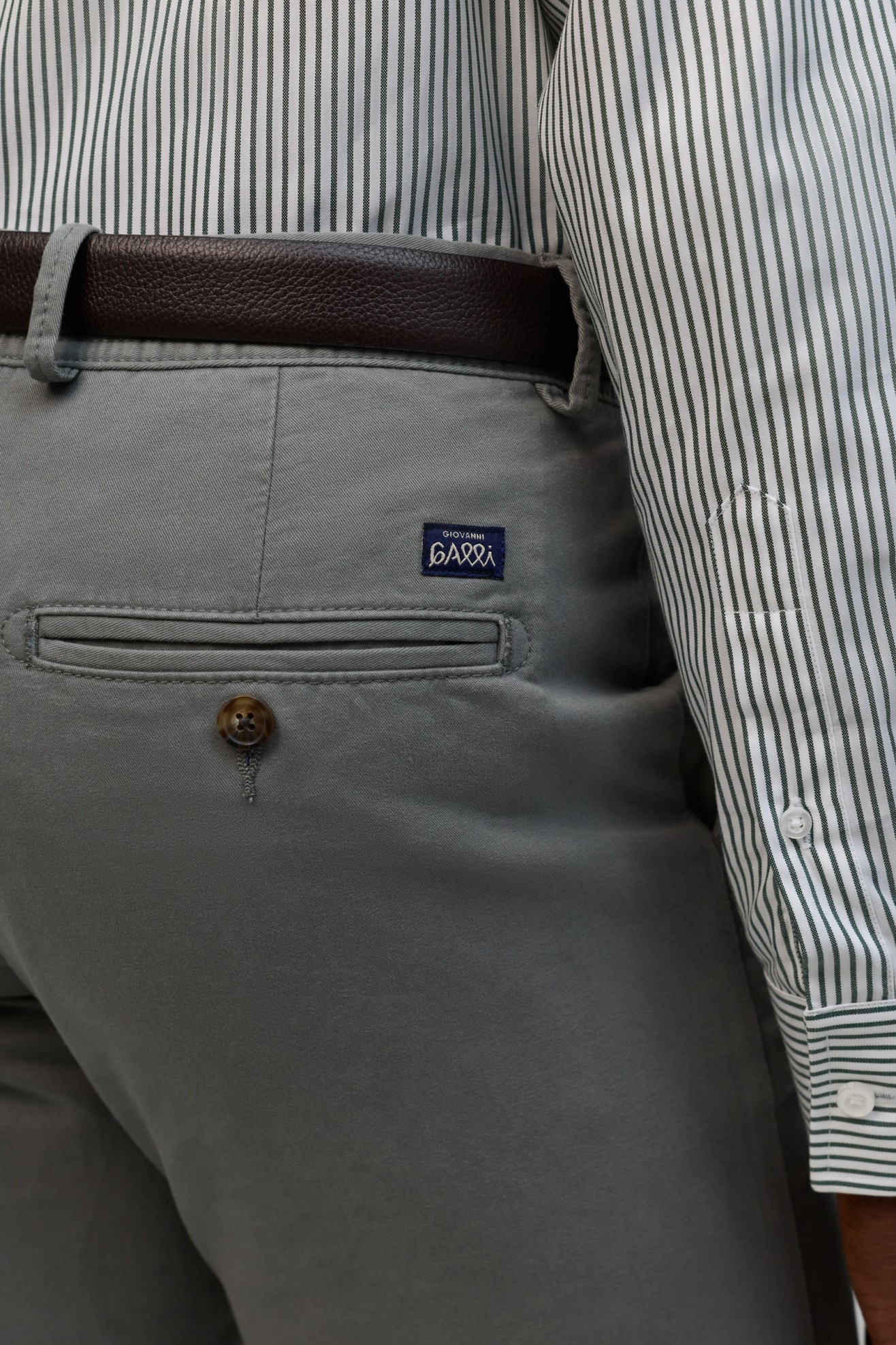 Cal�as cinzentas chino regular fit