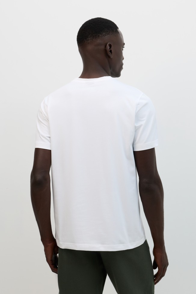 T-shirt branca com algodão premium T-shirt branca com algodão premium