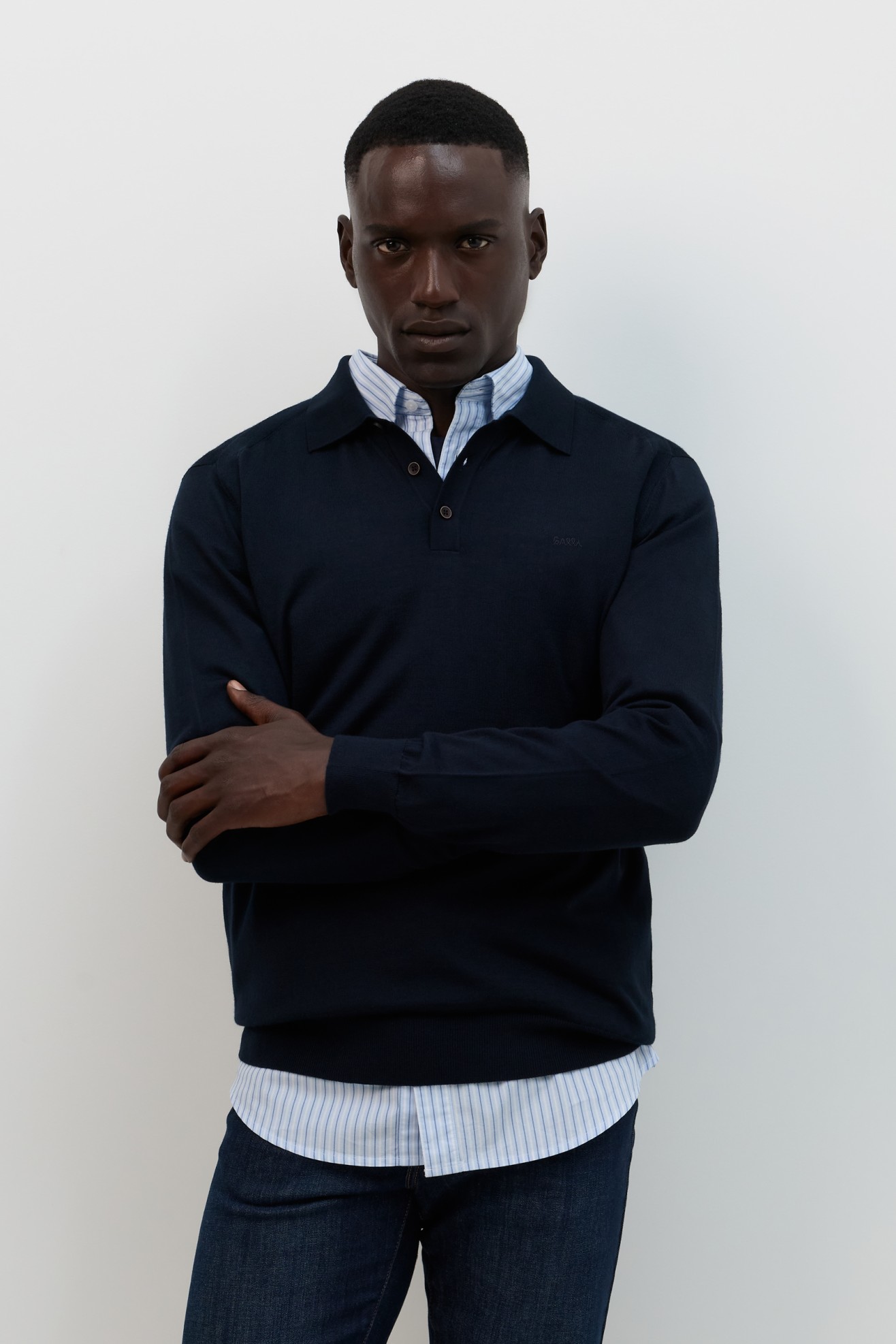 Polo de malha com l� merino em azul-marinho