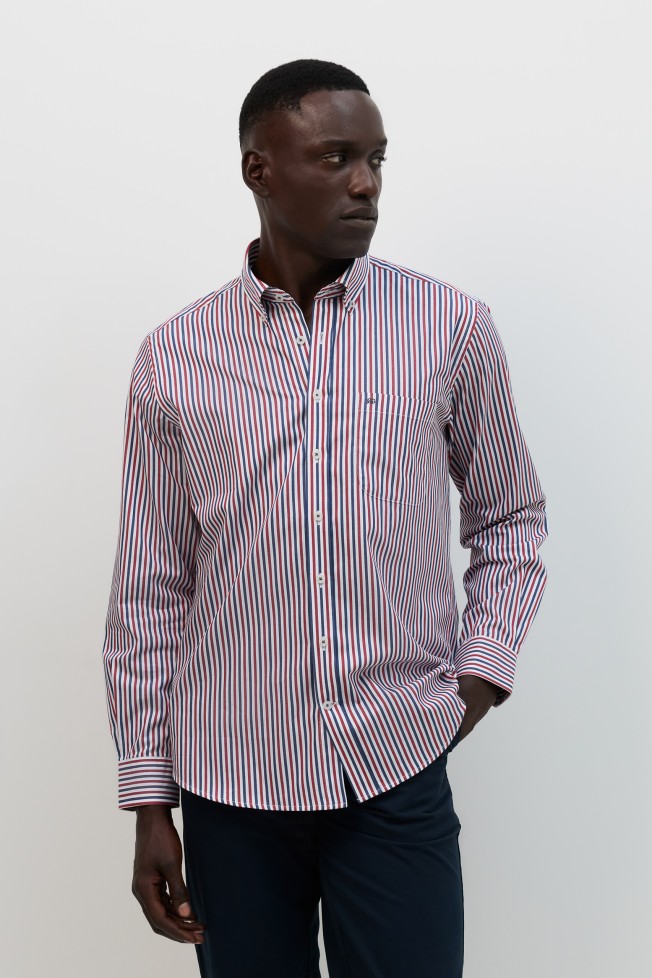 Camisa �s riscas regular fit em vermelho