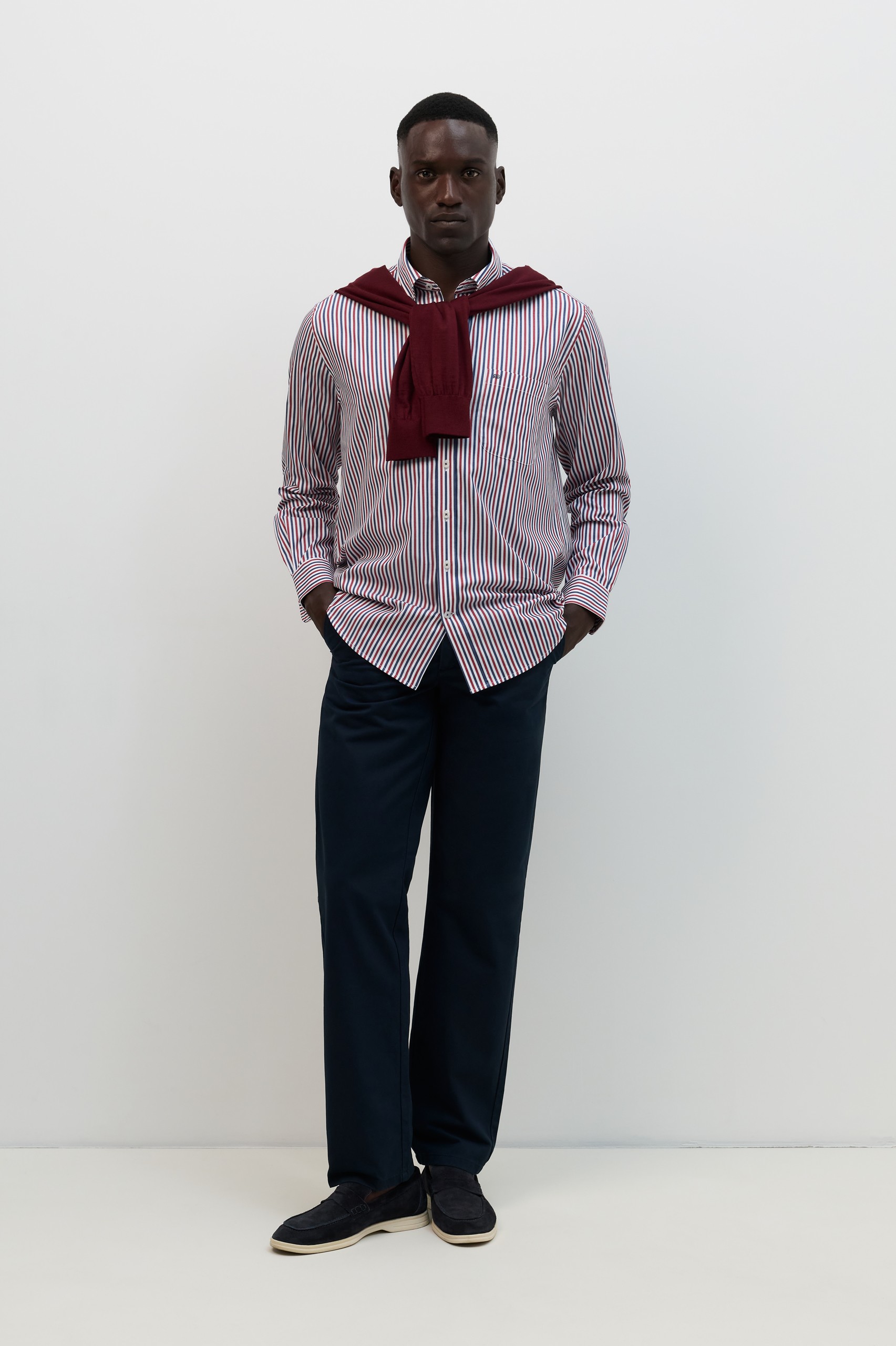 Camisa de rayas de corte regular en rojo