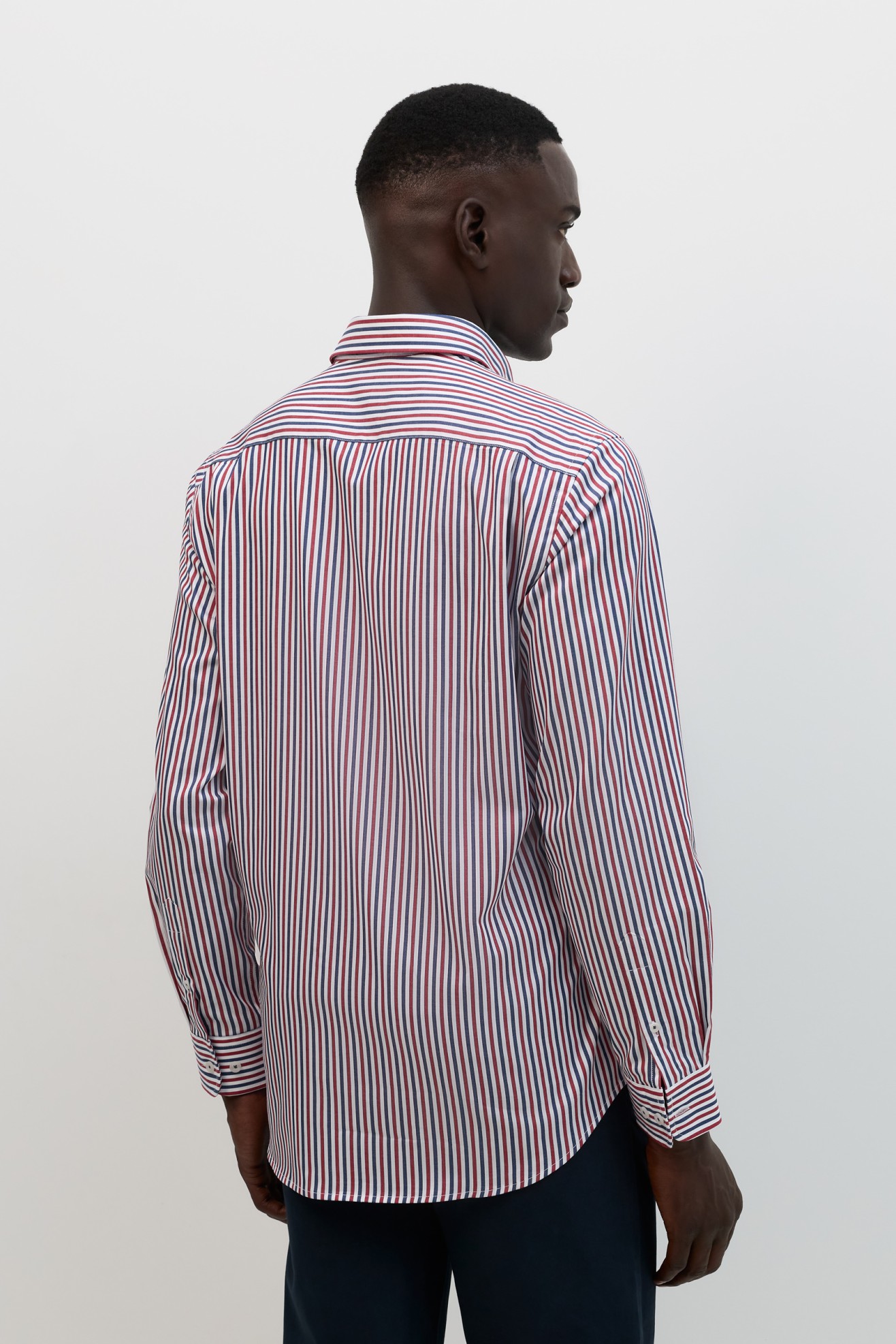 Camisa �s riscas regular fit em vermelho