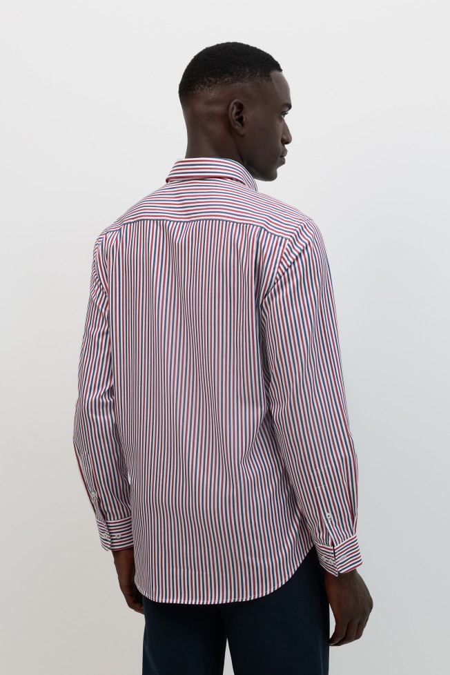 Camisa �s riscas regular fit em vermelho
