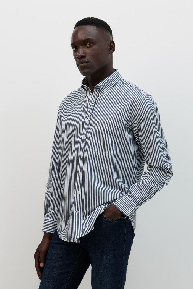 Camisa às riscas regular fit em verde Camisa às riscas regular fit em verde