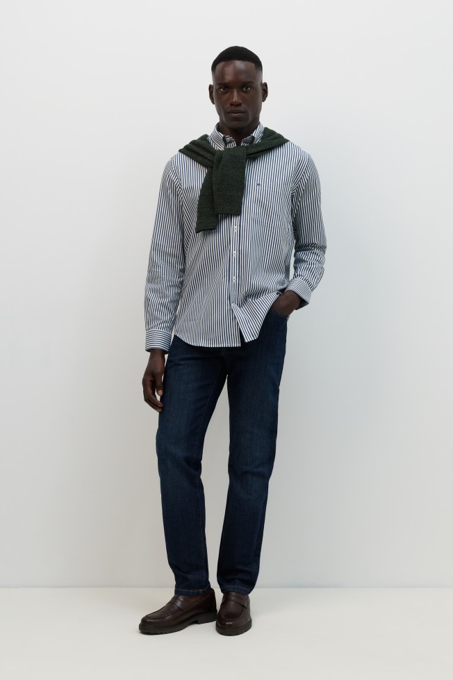 Camisa às riscas regular fit em verde Camisa às riscas regular fit em verde