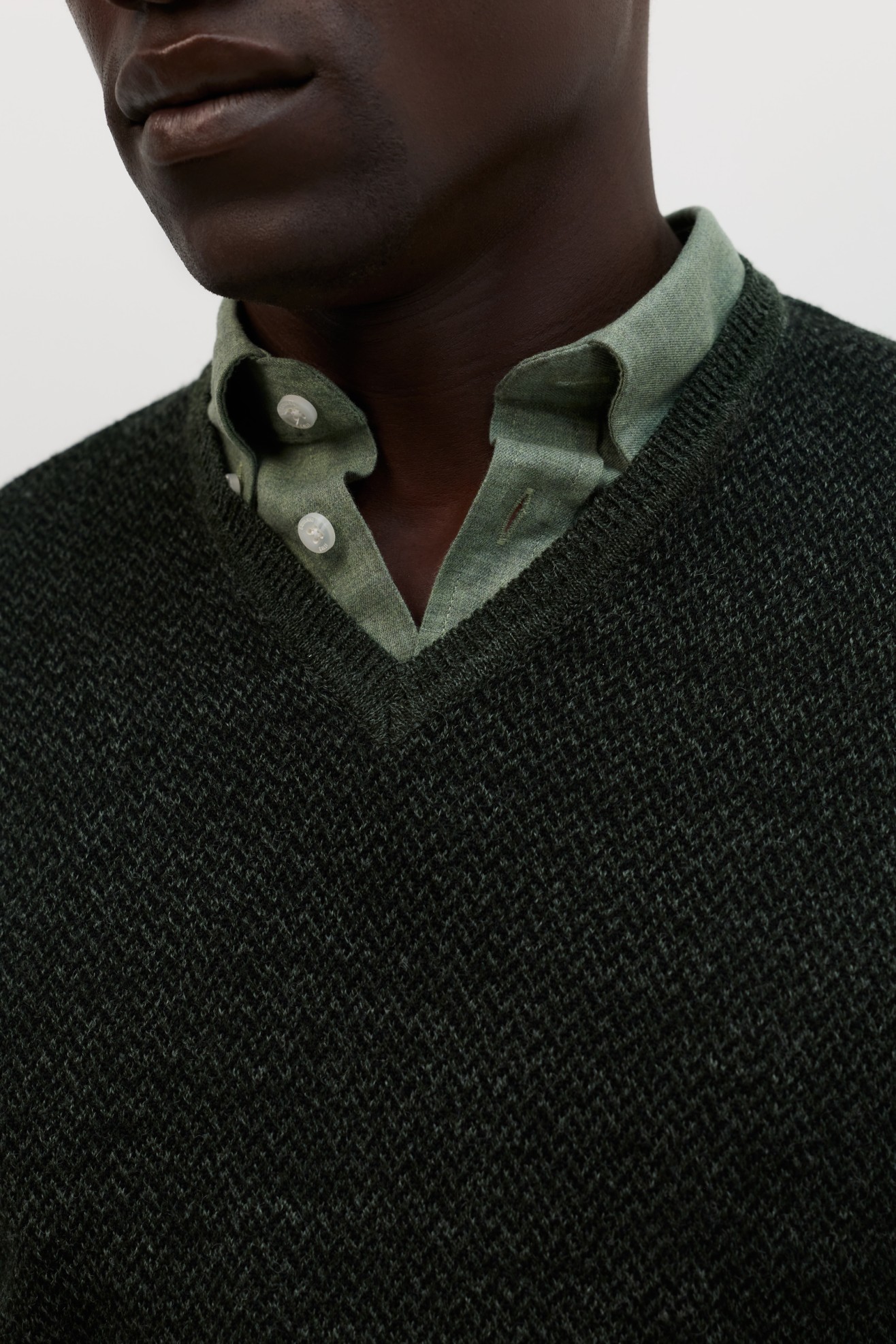 Camisola com gola em V verde