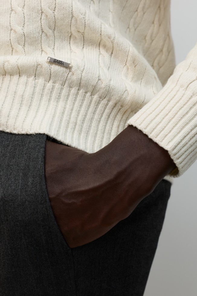 Camisola de malha entrançada em bege Camisola de malha entrançada em bege